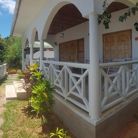 Maison De Vacanze Baie Sainte Anne Exterior foto