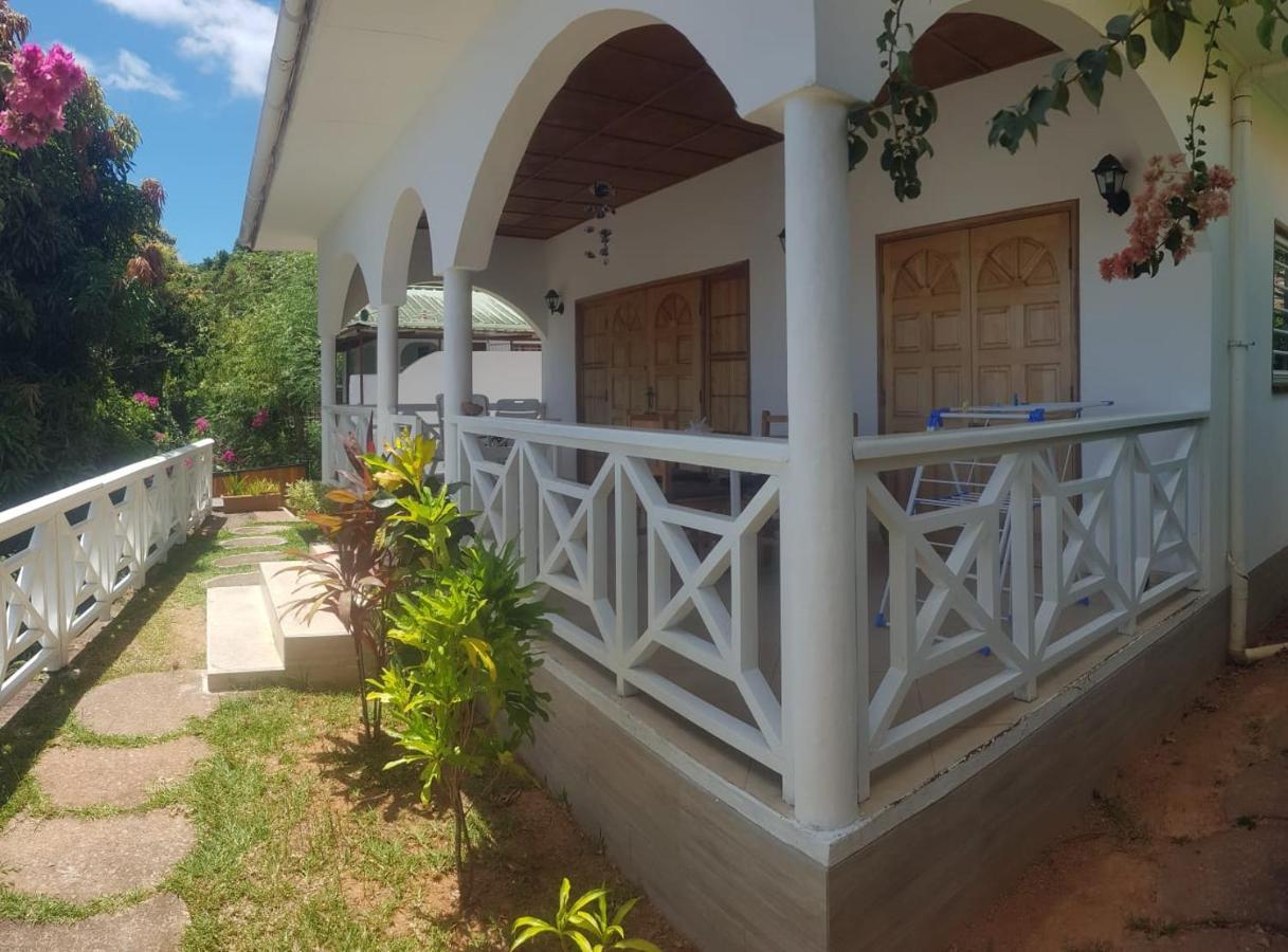 Maison De Vacanze Baie Sainte Anne Exterior foto