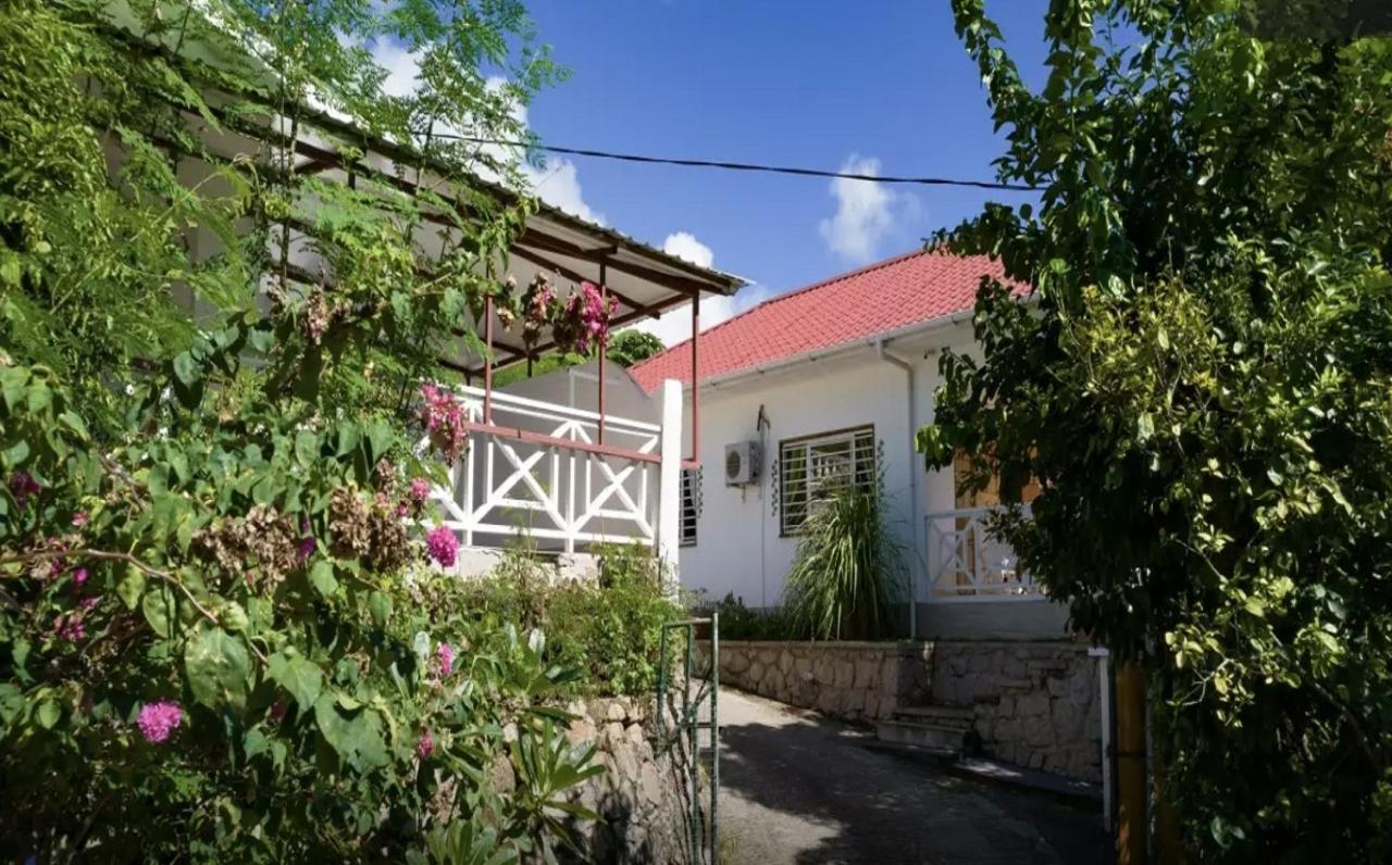 Maison De Vacanze Baie Sainte Anne Exterior foto